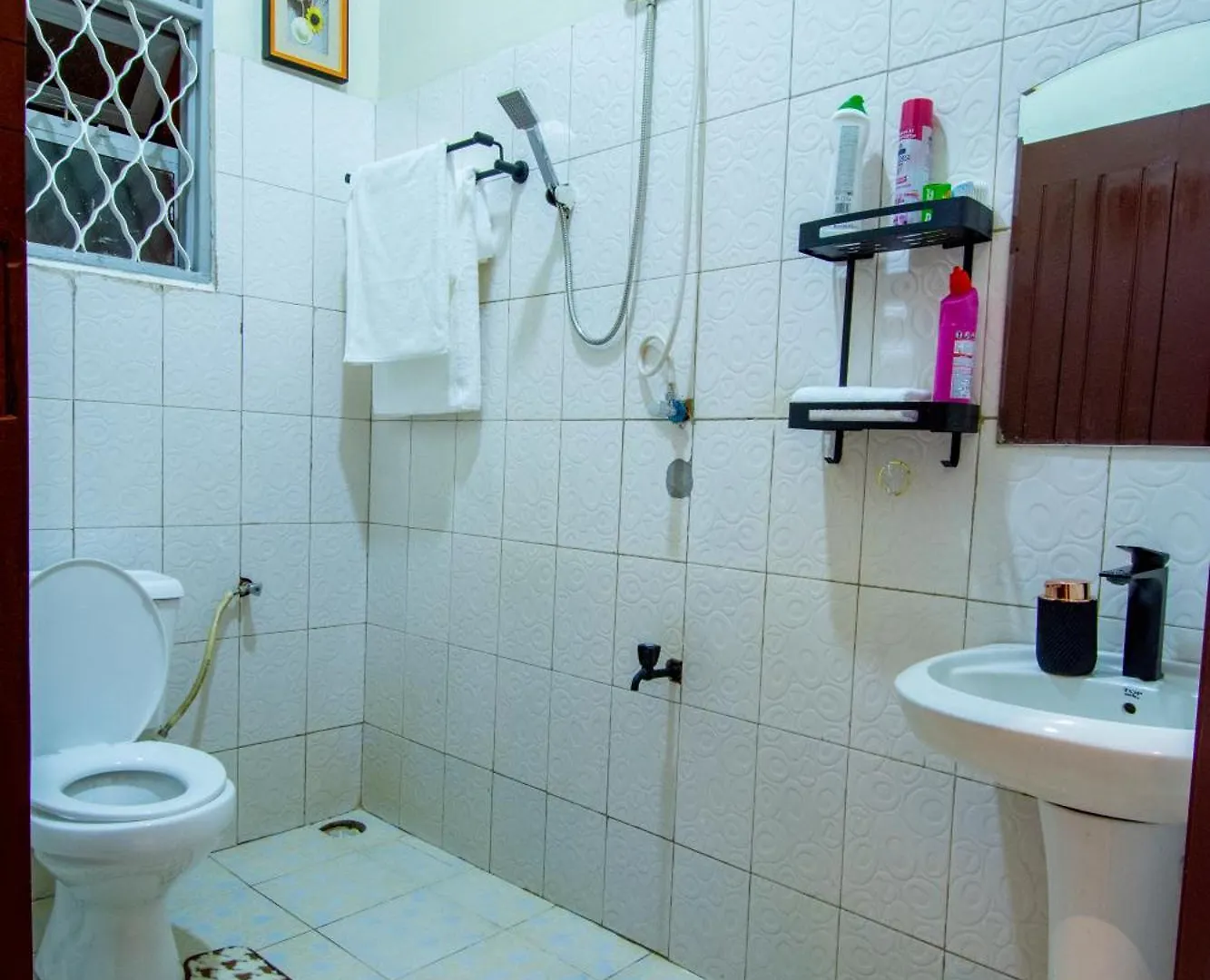 캄팔라 Urban Oasis Located At Kyebando Nsooba 아파트 0*,